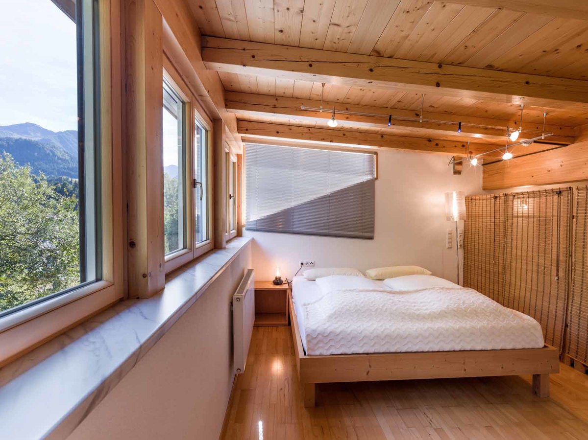 Hotel image carousel